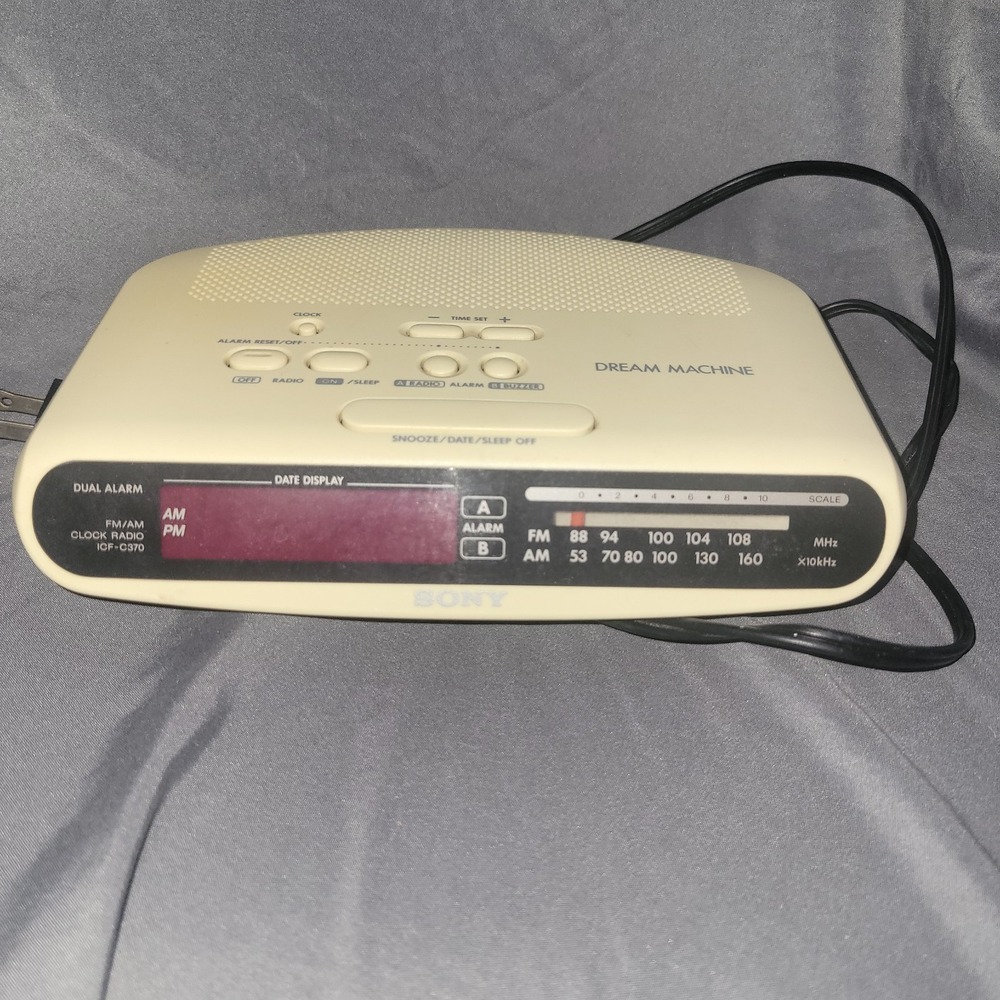 Vintage Sony Dream Machine ICF-C370 Clock Radio Am/Fm